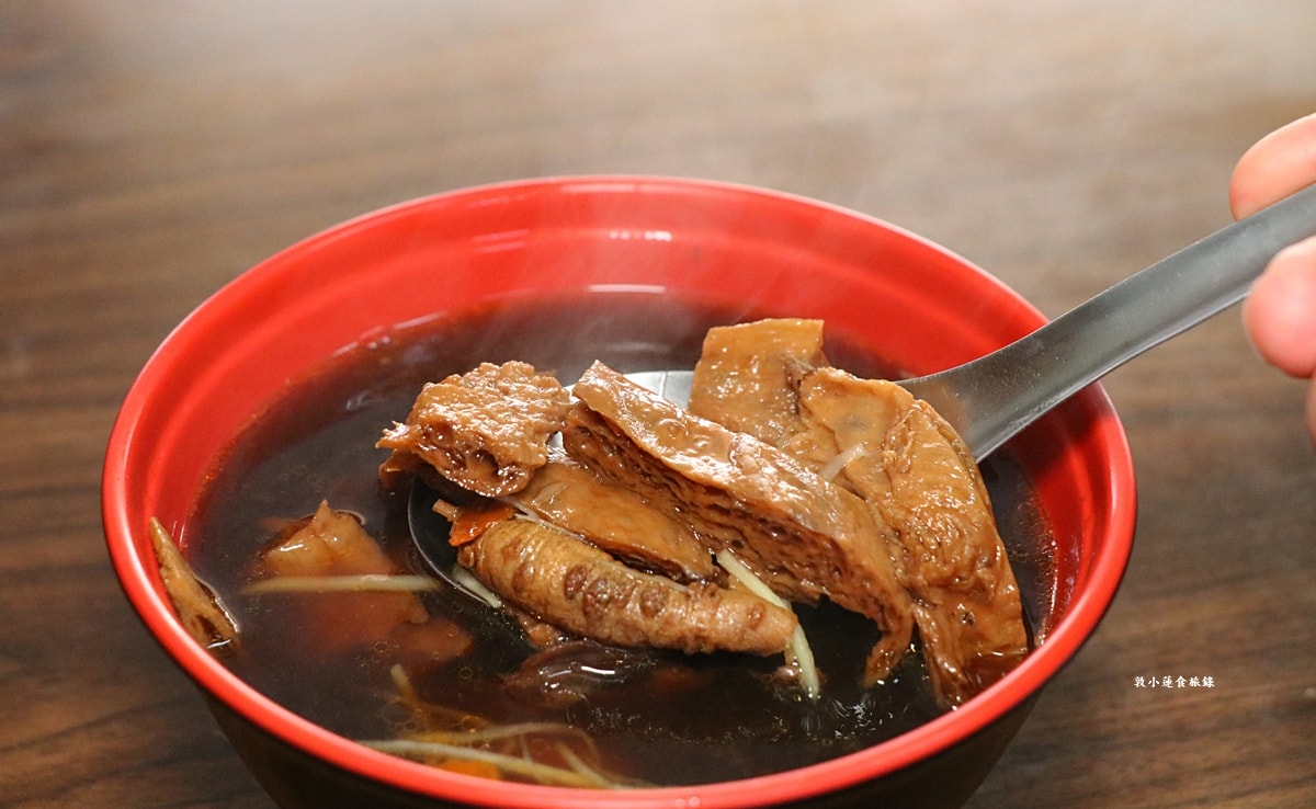 樂融素食‧巷口素食初一、十五新選擇,當歸湯滿滿一碗用料實在,還有素肉排便當!! - 第7張圖 樂融素食‧巷口素食初一、十五新選擇,當歸湯滿滿一碗用料實在,還有素肉排便當!!