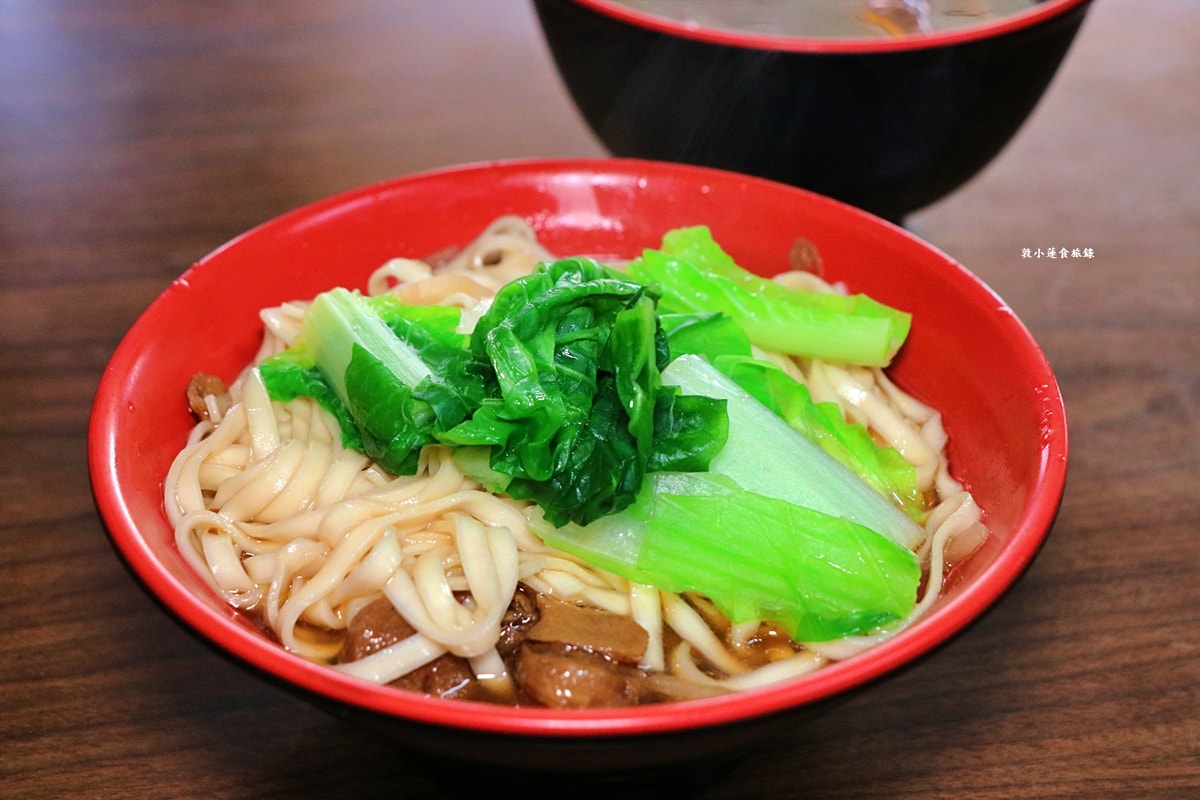 樂融素食‧巷口素食初一、十五新選擇,當歸湯滿滿一碗用料實在,還有素肉排便當!! - 第9張圖 樂融素食‧巷口素食初一、十五新選擇,當歸湯滿滿一碗用料實在,還有素肉排便當!!