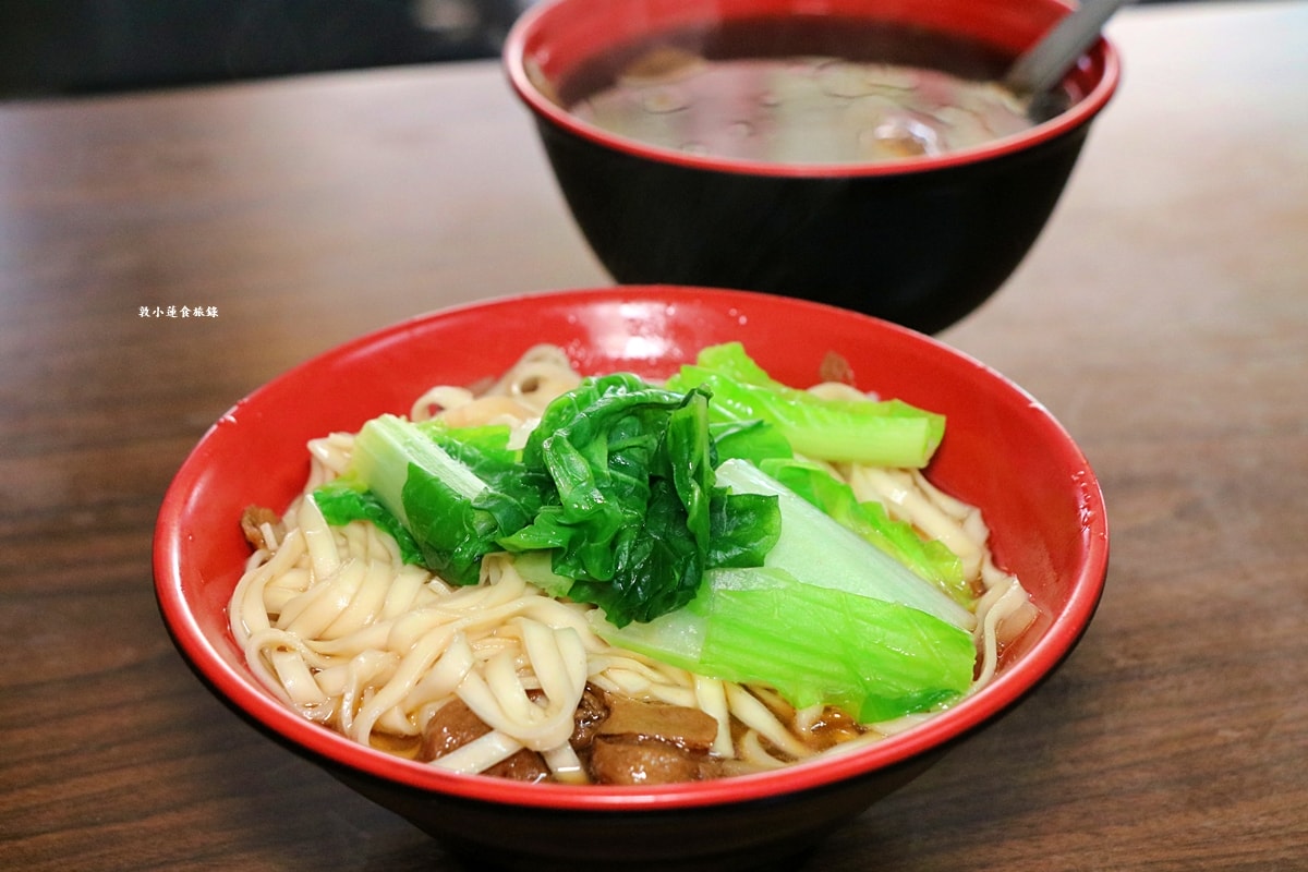 樂融素食‧巷口素食初一、十五新選擇,當歸湯滿滿一碗用料實在,還有素肉排便當!! - 第8張圖 樂融素食‧巷口素食初一、十五新選擇,當歸湯滿滿一碗用料實在,還有素肉排便當!!