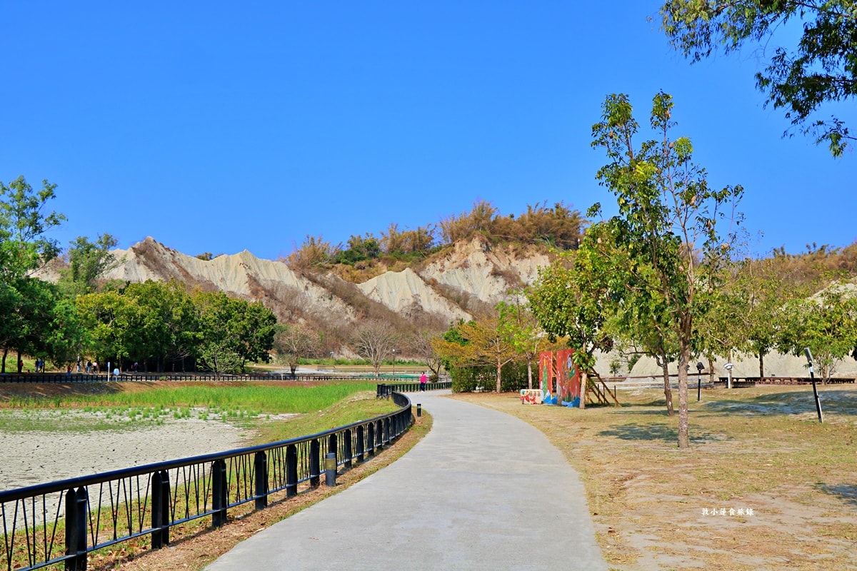 月世界地景公園‧曾經滄海月世界泥岩惡地,南台灣特殊地景著名的地質奇觀 - 第9張圖 月世界地景公園‧曾經滄海月世界泥岩惡地,南台灣特殊地景著名的地質奇觀