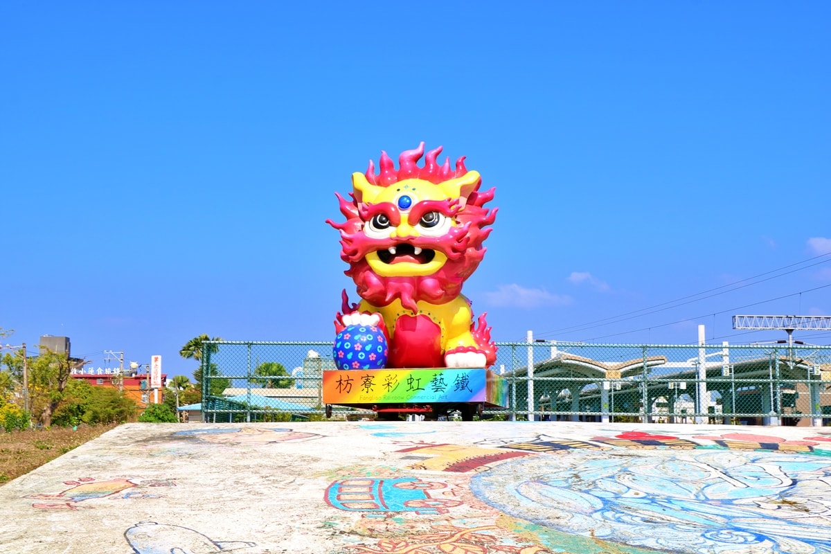 枋寮清鬆半日遊‧從鏡頭看枋寮,慢步彩虹藝鐵、藍皮意象館、枋寮海堤、史奴比與甜甜圈!! - 第2張圖 枋寮清鬆半日遊‧從鏡頭看枋寮,慢步彩虹藝鐵、藍皮意象館、枋寮海堤、史奴比與甜甜圈!!
