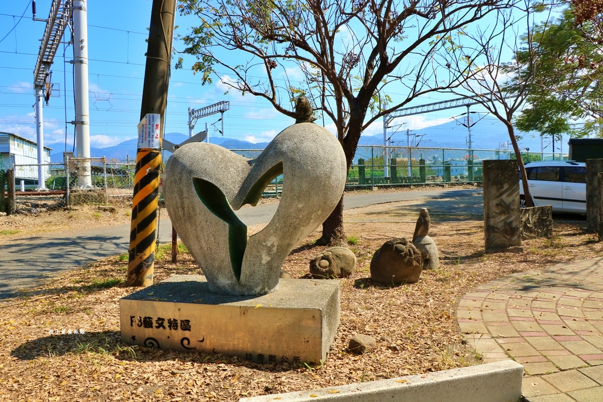 枋寮清鬆半日遊‧從鏡頭看枋寮,慢步彩虹藝鐵、藍皮意象館、枋寮海堤、史奴比與甜甜圈!! - 第15張圖 枋寮清鬆半日遊‧從鏡頭看枋寮,慢步彩虹藝鐵、藍皮意象館、枋寮海堤、史奴比與甜甜圈!!