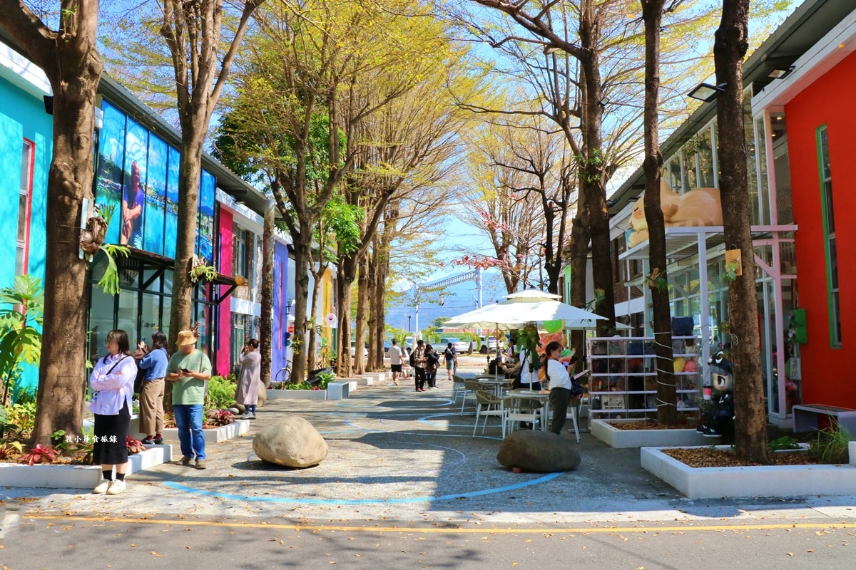 枋寮清鬆半日遊‧從鏡頭看枋寮,慢步彩虹藝鐵、藍皮意象館、枋寮海堤、史奴比與甜甜圈!! - 第9張圖 枋寮清鬆半日遊‧從鏡頭看枋寮,慢步彩虹藝鐵、藍皮意象館、枋寮海堤、史奴比與甜甜圈!!
