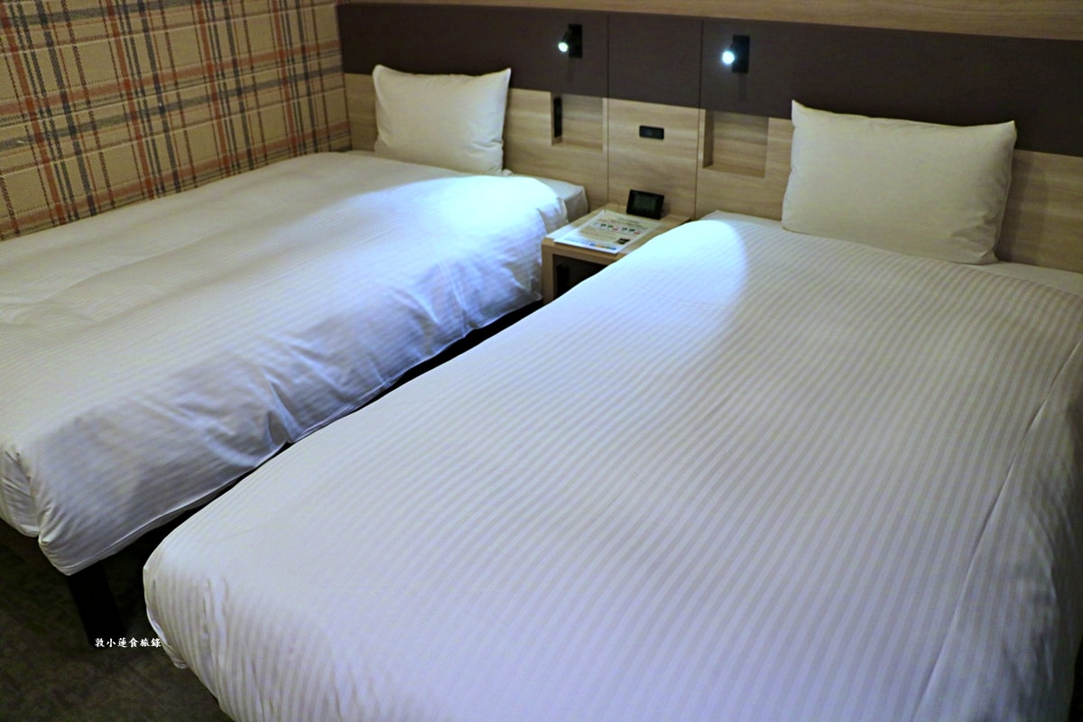 【日本岡山】 岡山微笑飯店Smile Hotel Okayama‧連鎖商務旅館，飯店門口有路面電車與巴士站，步行JR岡山站只要12分鐘路程