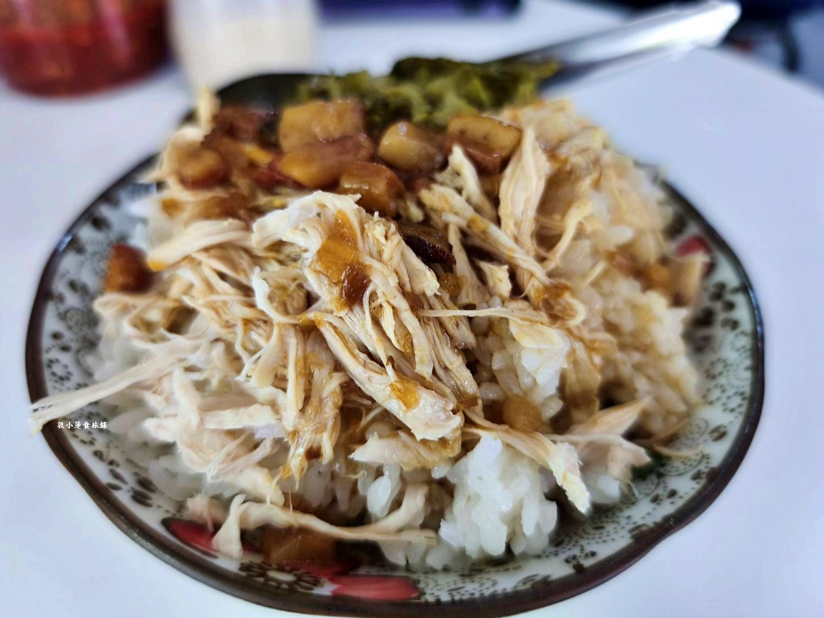 渤海街無名巷口肉燥飯‧藏身在巷口中的無名美食，老饕們必點肉燥飯、麻醬麵再來顆半熟荷包蛋