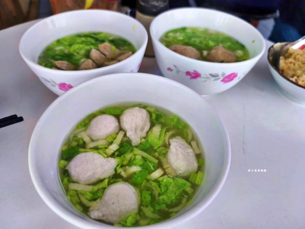 渤海街無名巷口肉燥飯‧藏身在巷口中的無名美食，老饕們必點肉燥飯、麻醬麵再來顆半熟荷包蛋