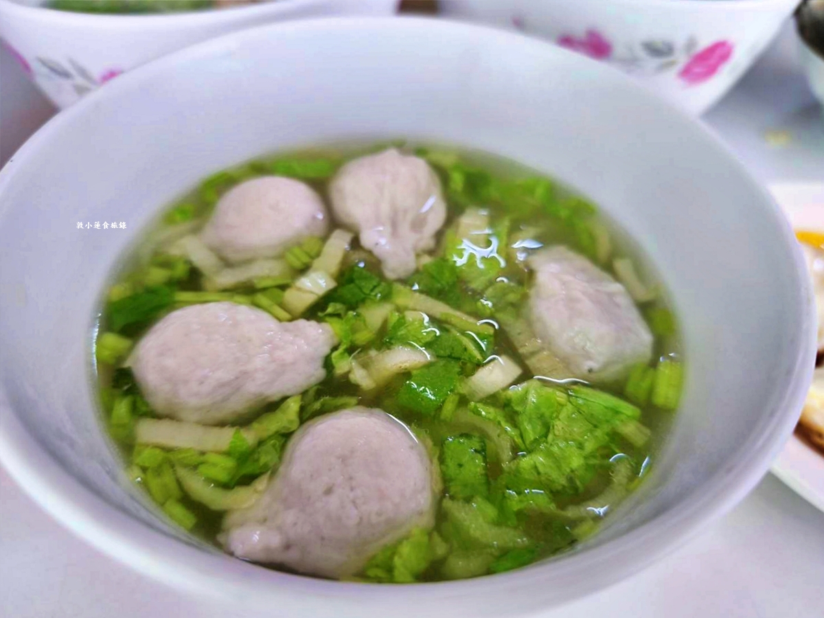 渤海街無名巷口肉燥飯‧藏身在巷口中的無名美食，老饕們必點肉燥飯、麻醬麵再來顆半熟荷包蛋