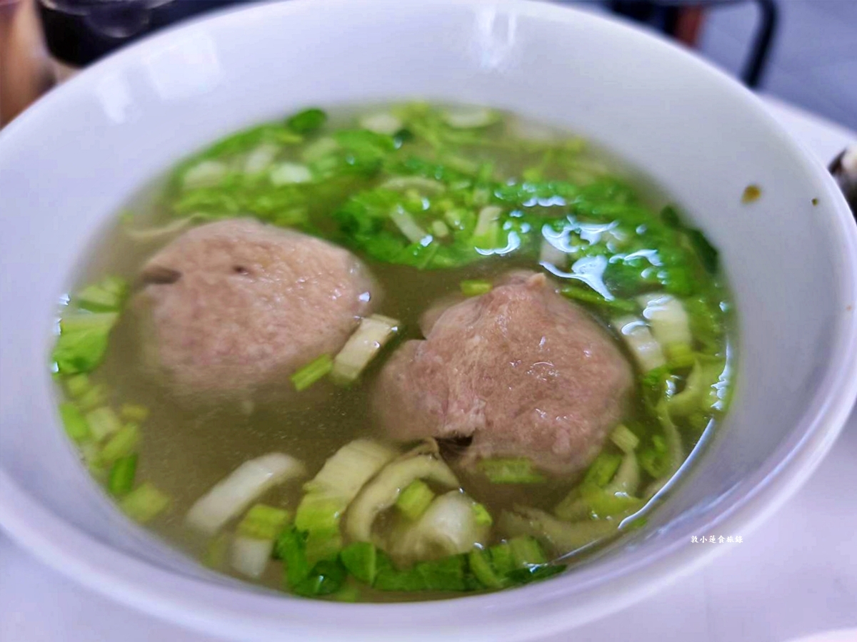 渤海街無名巷口肉燥飯‧藏身在巷口中的無名美食，老饕們必點肉燥飯、麻醬麵再來顆半熟荷包蛋