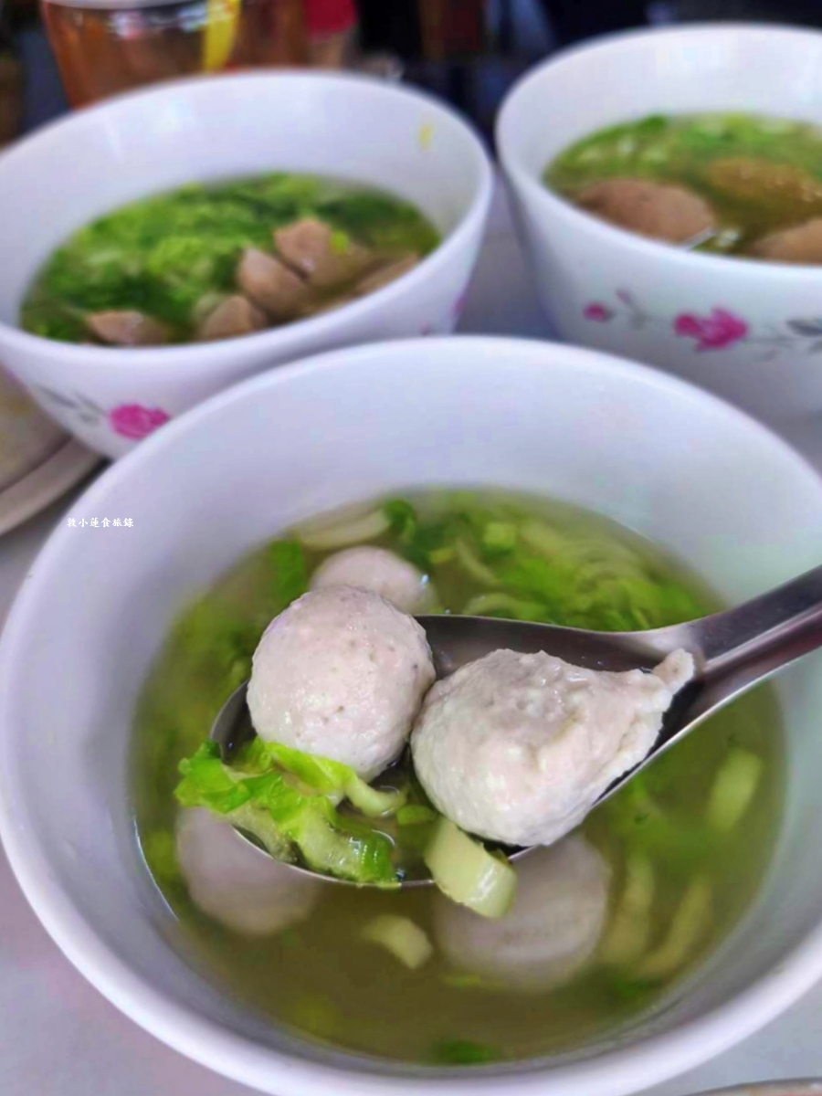 渤海街無名巷口肉燥飯‧藏身在巷口中的無名美食，老饕們必點肉燥飯、麻醬麵再來顆半熟荷包蛋