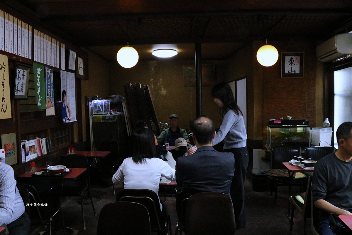【日本京都】みふき亭 丼物一式食堂‧大正時期百年歷史懷舊小店,豬排丼、親子丼、烏龍麵、蕎麥麵,當地人最喜愛的老字號食堂 - 第5張圖 【日本京都】みふき亭 丼物一式食堂‧大正時期百年歷史懷舊小店,豬排丼、親子丼、烏龍麵、蕎麥麵,當地人最喜愛的老字號食堂