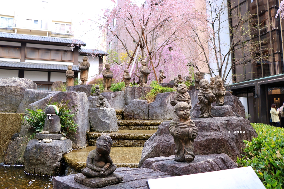 【日本京都】頂法寺-六角堂‧千年歷史京都市中心,歷史悠久六角形佛寺,花道發源地!!同場加映升財祈運-御金神社!! - 第12張圖 【日本京都】頂法寺-六角堂‧千年歷史京都市中心,歷史悠久六角形佛寺,花道發源地!!同場加映升財祈運-御金神社!!