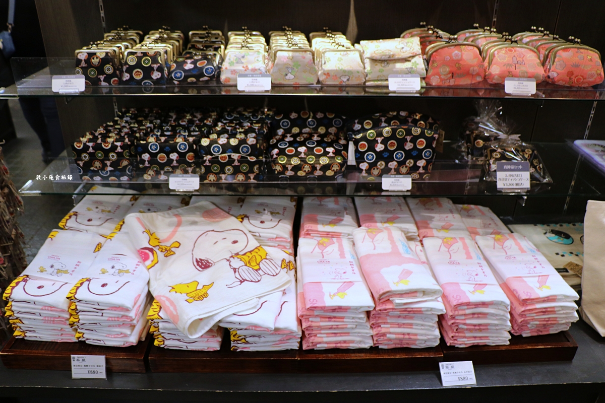 【日本京都】SNOOPY 茶屋 京都 錦店‧和風甜點店，一樓伴手禮，二樓茶屋館，和風造型史努比周邊商品