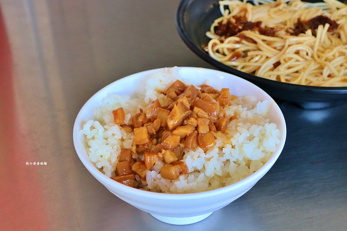 香村滷味麵食館‧小琉球必訪在地美食,現切滷味,油蔥拌麵香郁口感,不要錯過麻辣鴨血喔!!! - 第8張圖 香村滷味麵食館‧小琉球必訪在地美食,現切滷味,油蔥拌麵香郁口感,不要錯過麻辣鴨血喔!!!
