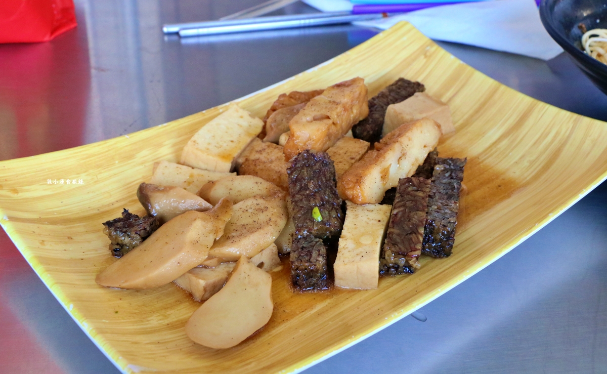 香村滷味麵食館‧小琉球必訪在地美食,現切滷味,油蔥拌麵香郁口感,不要錯過麻辣鴨血喔!!! - 第11張圖 香村滷味麵食館‧小琉球必訪在地美食,現切滷味,油蔥拌麵香郁口感,不要錯過麻辣鴨血喔!!!