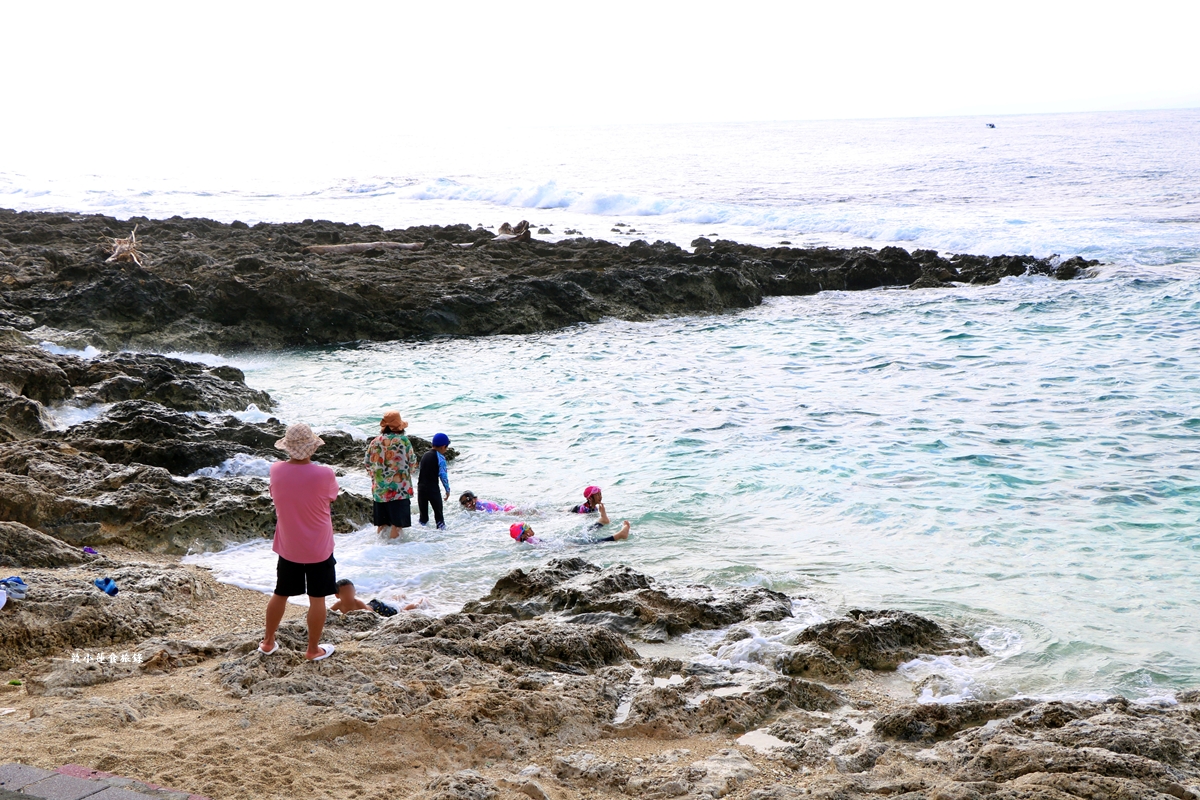 小琉球最美的五大海景‧小琉球二龍宮、紅番石、美人洞 烏龜岩、厚石裙礁、蛤板灣 小琉球威尼斯沙灘，碧海藍天療癒景色必拍聖地!!