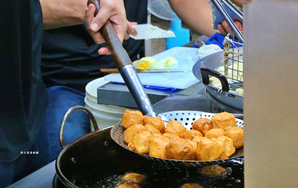 東港美鳳旗魚黑輪‧華僑市場必排美食,物價飆漲的年代,旗魚黑輪一隻10元,花枝丸一顆10塊!! - 第9張圖 東港美鳳旗魚黑輪‧華僑市場必排美食,物價飆漲的年代,旗魚黑輪一隻10元,花枝丸一顆10塊!!